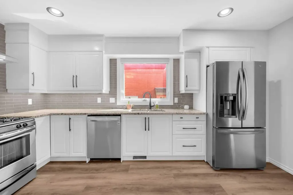 15 Ranch Glen Drive NW Calgary AB T3G 1T2