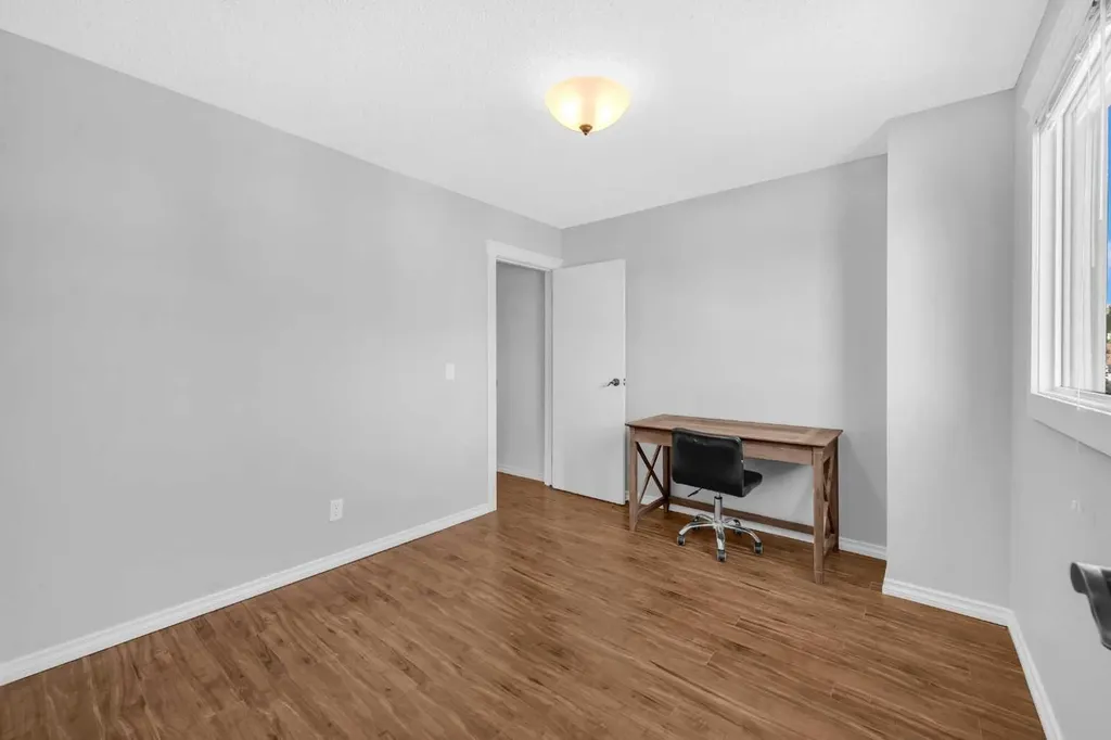 15 Ranch Glen Drive NW Calgary AB T3G 1T2