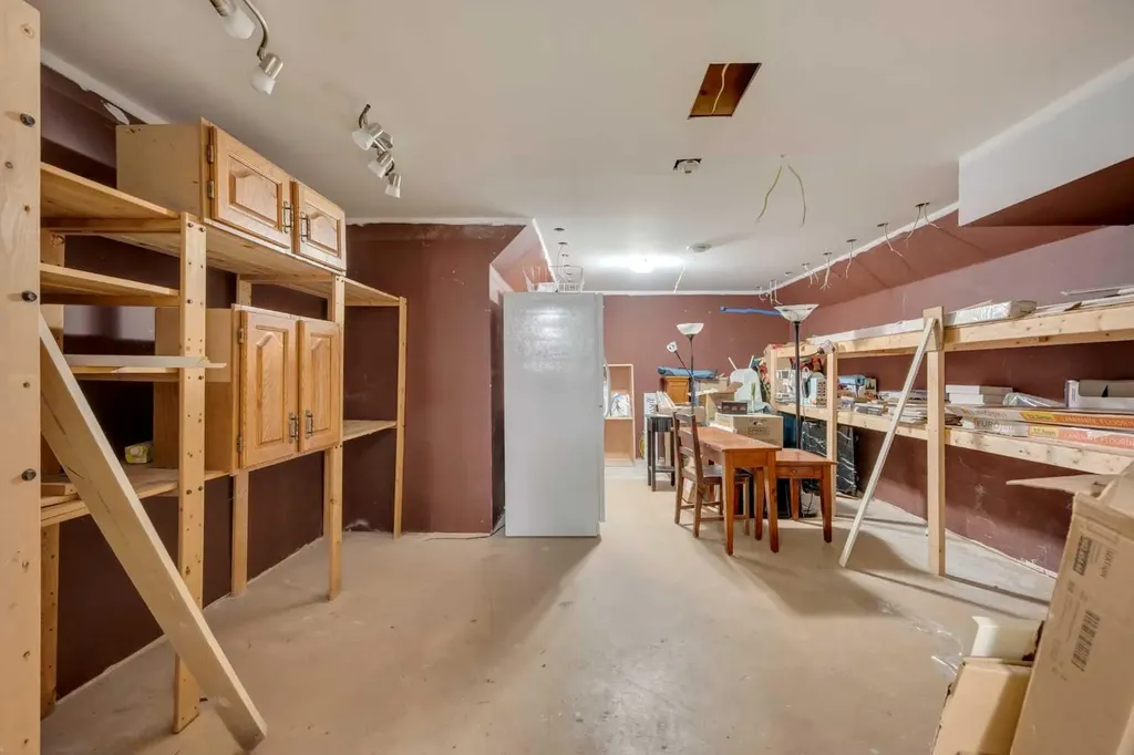 15 Ranch Glen Drive NW Calgary AB T3G 1T2