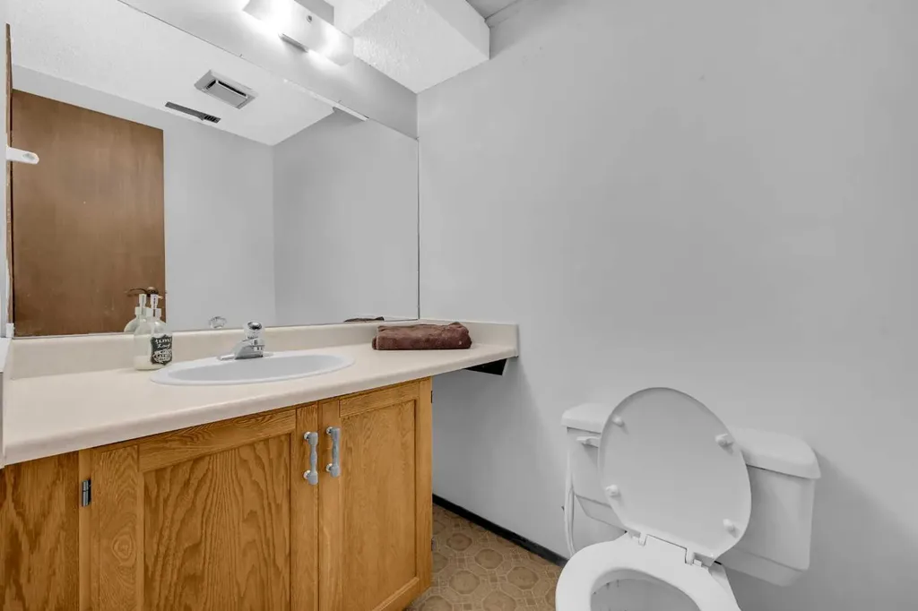 15 Ranch Glen Drive NW Calgary AB T3G 1T2
