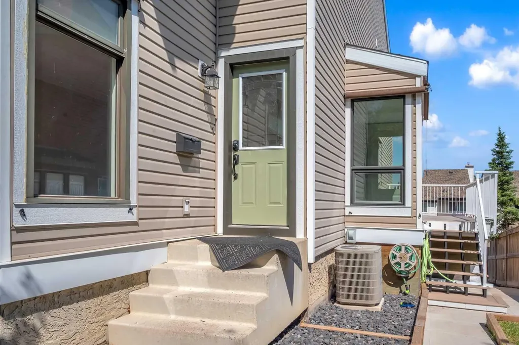 15 Ranch Glen Drive NW Calgary AB T3G 1T2