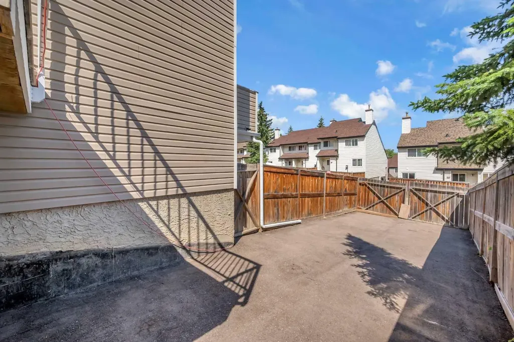 15 Ranch Glen Drive NW Calgary AB T3G 1T2