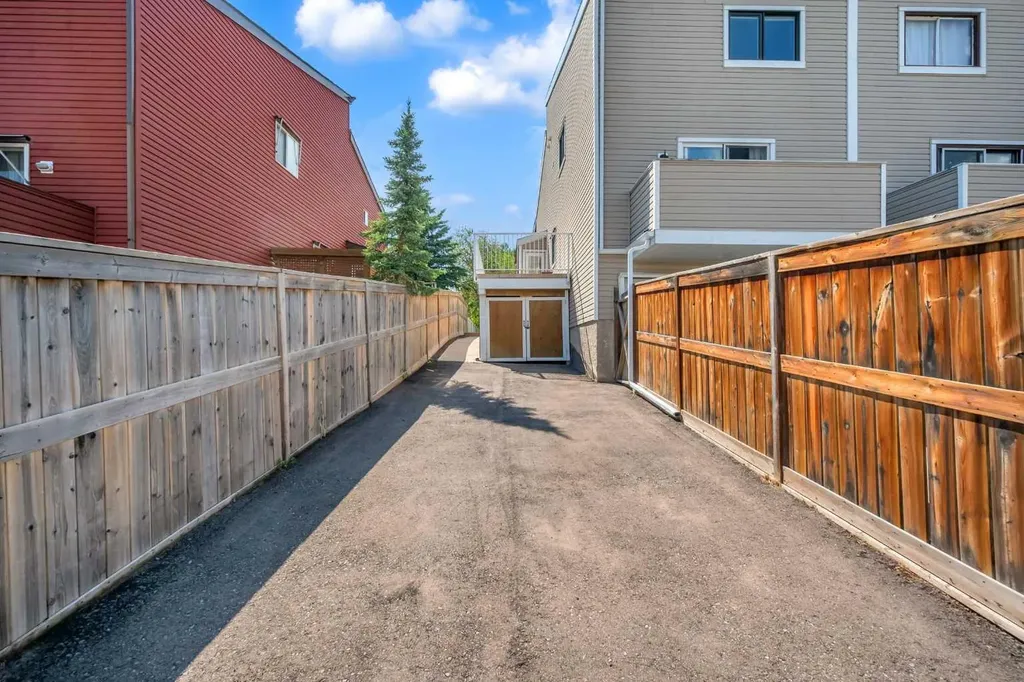 15 Ranch Glen Drive NW Calgary AB T3G 1T2
