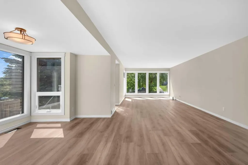 15 Ranch Glen Drive NW Calgary AB T3G 1T2