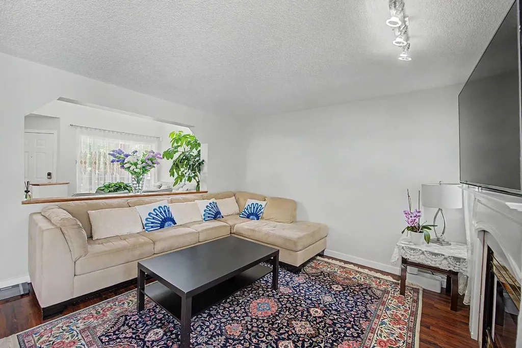 77 Citadel Gardens NW Calgary AB T3G 3X6