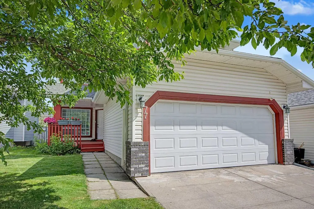 77 Citadel Gardens NW Calgary AB T3G 3X6