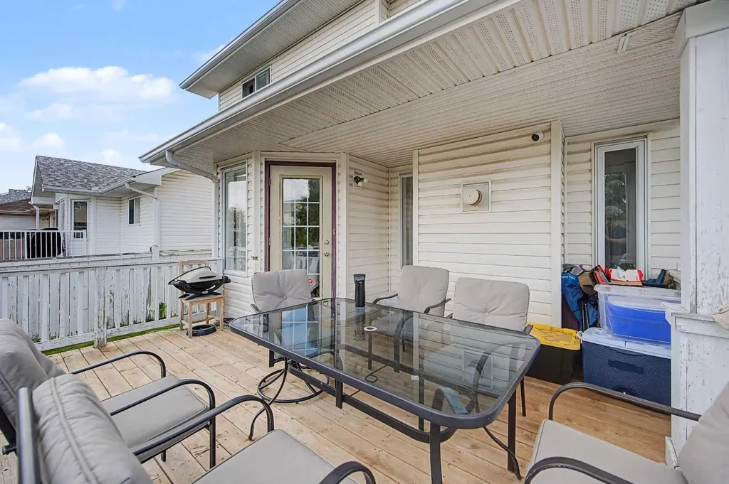 77 Citadel Gardens NW Calgary AB T3G 3X6