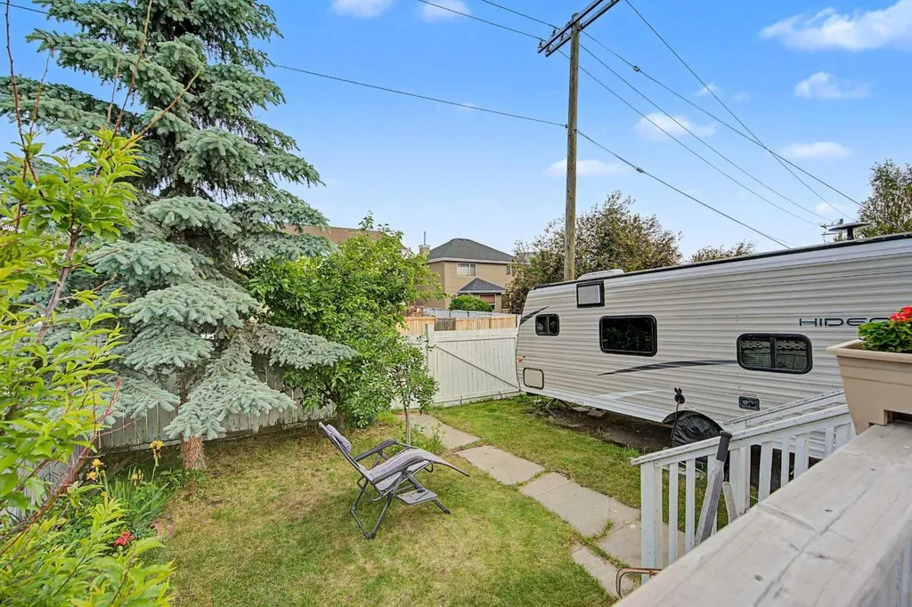 77 Citadel Gardens NW Calgary AB T3G 3X6