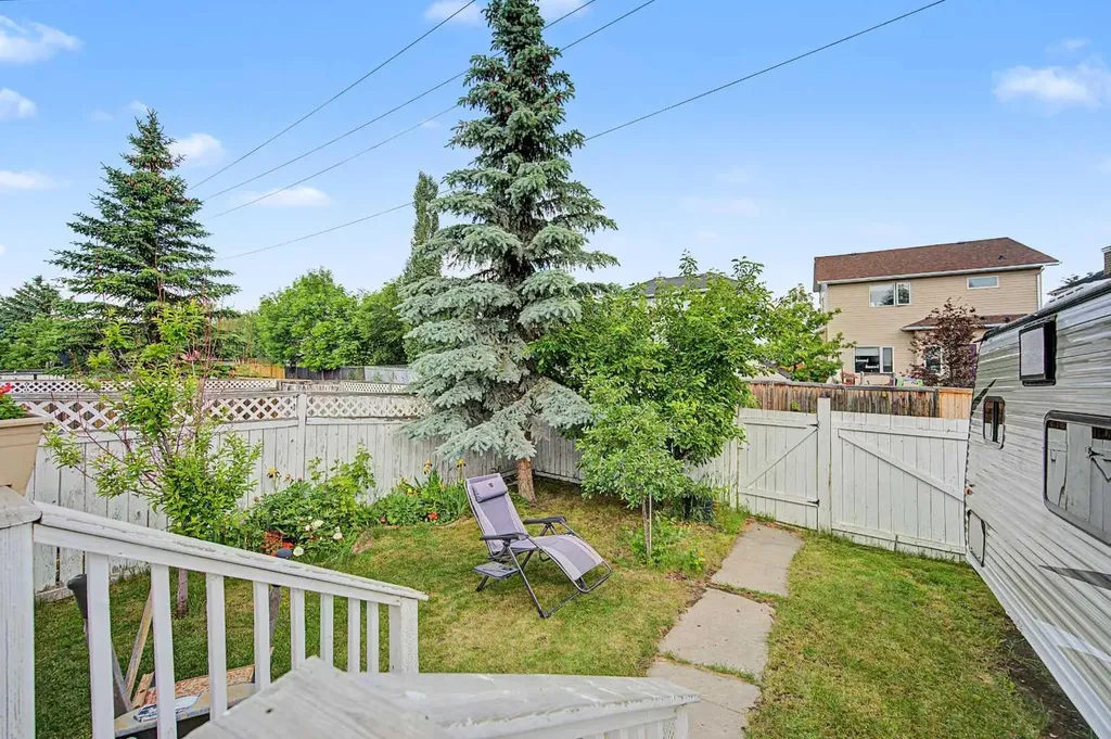 77 Citadel Gardens NW Calgary AB T3G 3X6