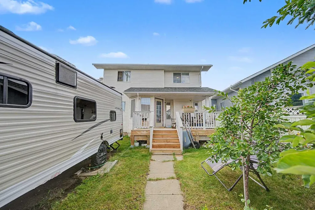 77 Citadel Gardens NW Calgary AB T3G 3X6