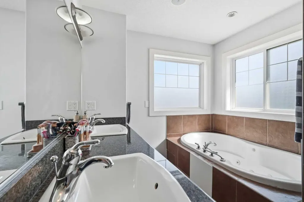 100 Cove Rise Chestermere AB T1X 1S7