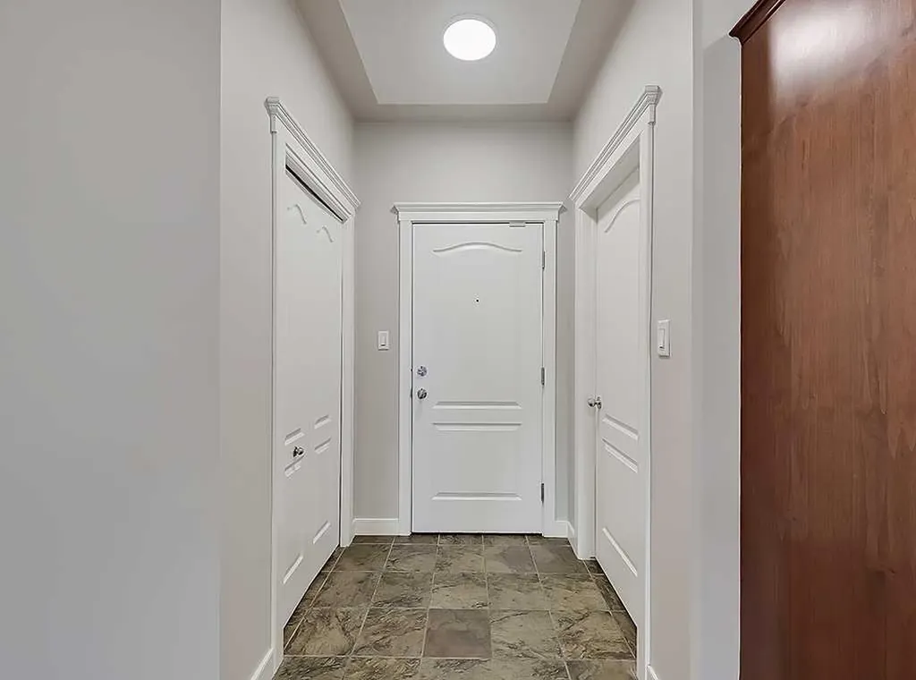 20 Discovery Ridge Close SW Calgary AB T3H 5X4
