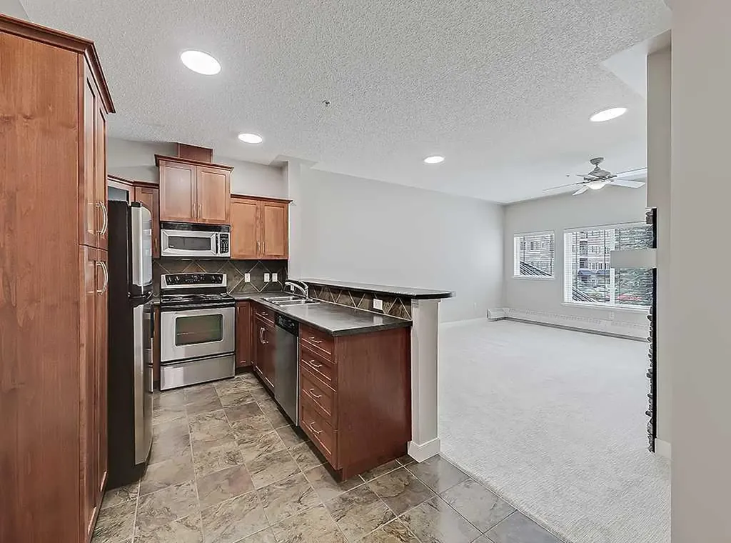 20 Discovery Ridge Close SW Calgary AB T3H 5X4