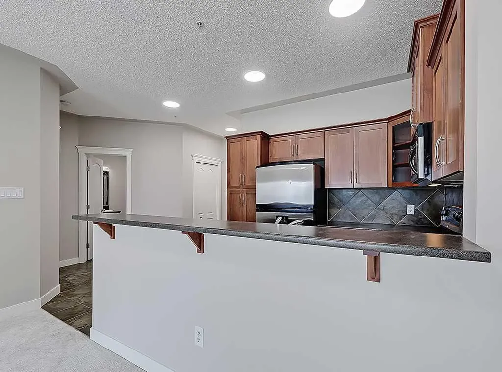 20 Discovery Ridge Close SW Calgary AB T3H 5X4