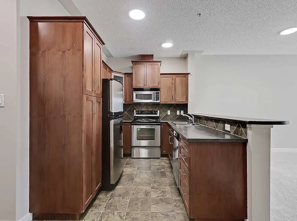 20 Discovery Ridge Close SW Calgary AB T3H 5X4