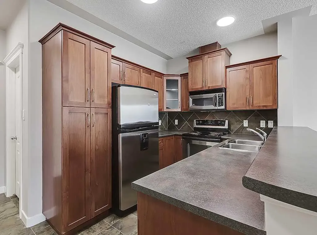 20 Discovery Ridge Close SW Calgary AB T3H 5X4