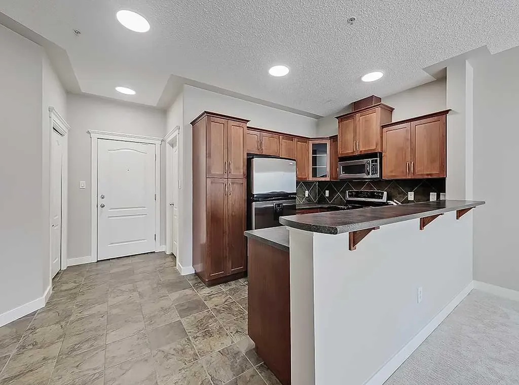 20 Discovery Ridge Close SW Calgary AB T3H 5X4