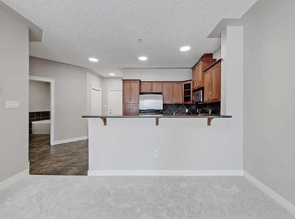 20 Discovery Ridge Close SW Calgary AB T3H 5X4
