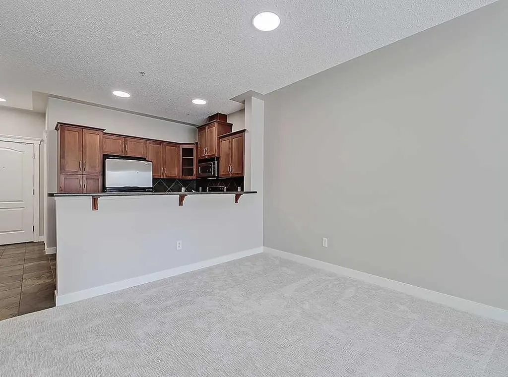 20 Discovery Ridge Close SW Calgary AB T3H 5X4