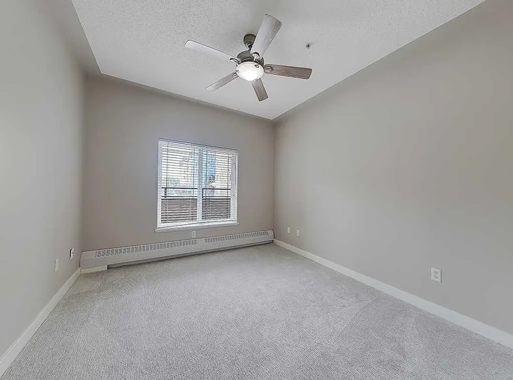 20 Discovery Ridge Close SW Calgary AB T3H 5X4