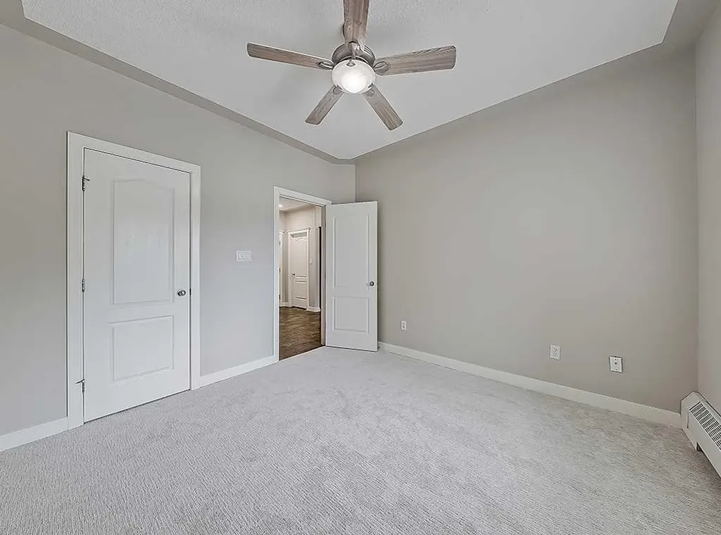 20 Discovery Ridge Close SW Calgary AB T3H 5X4