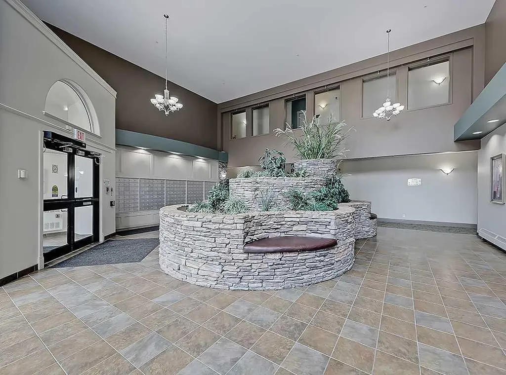 20 Discovery Ridge Close SW Calgary AB T3H 5X4
