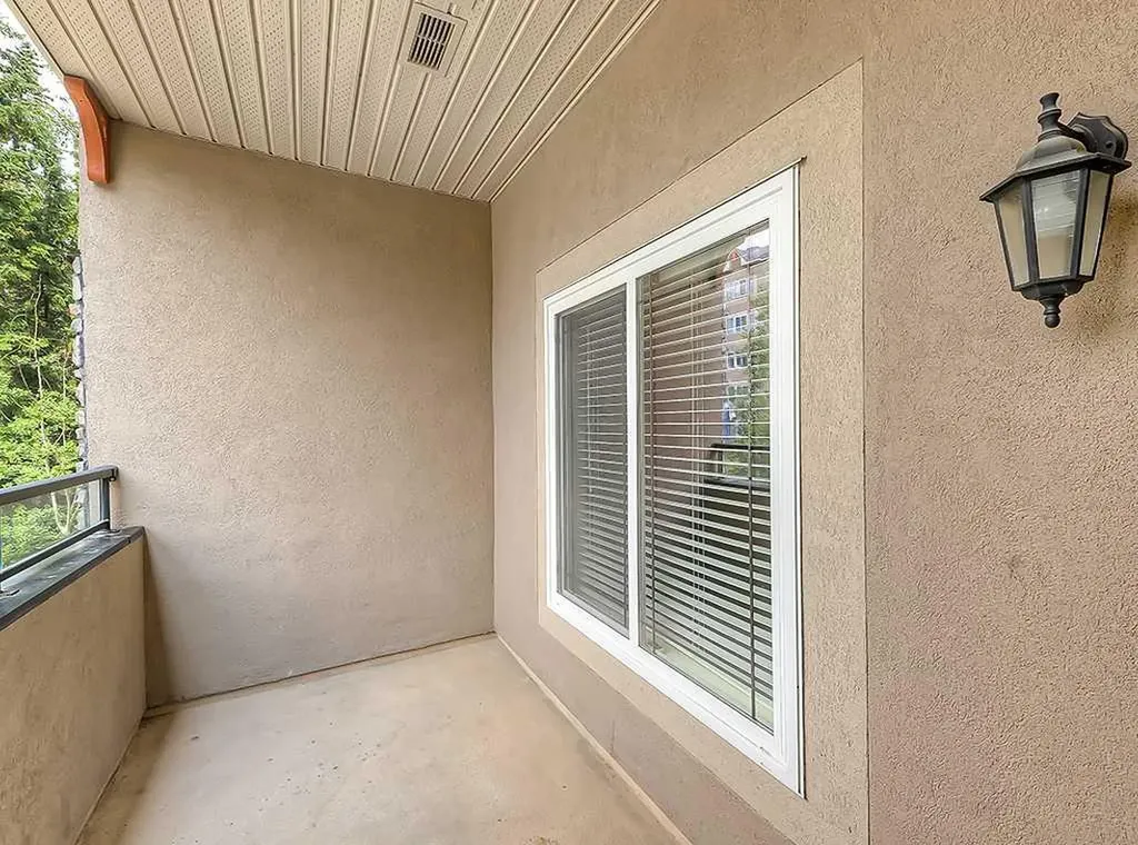 20 Discovery Ridge Close SW Calgary AB T3H 5X4