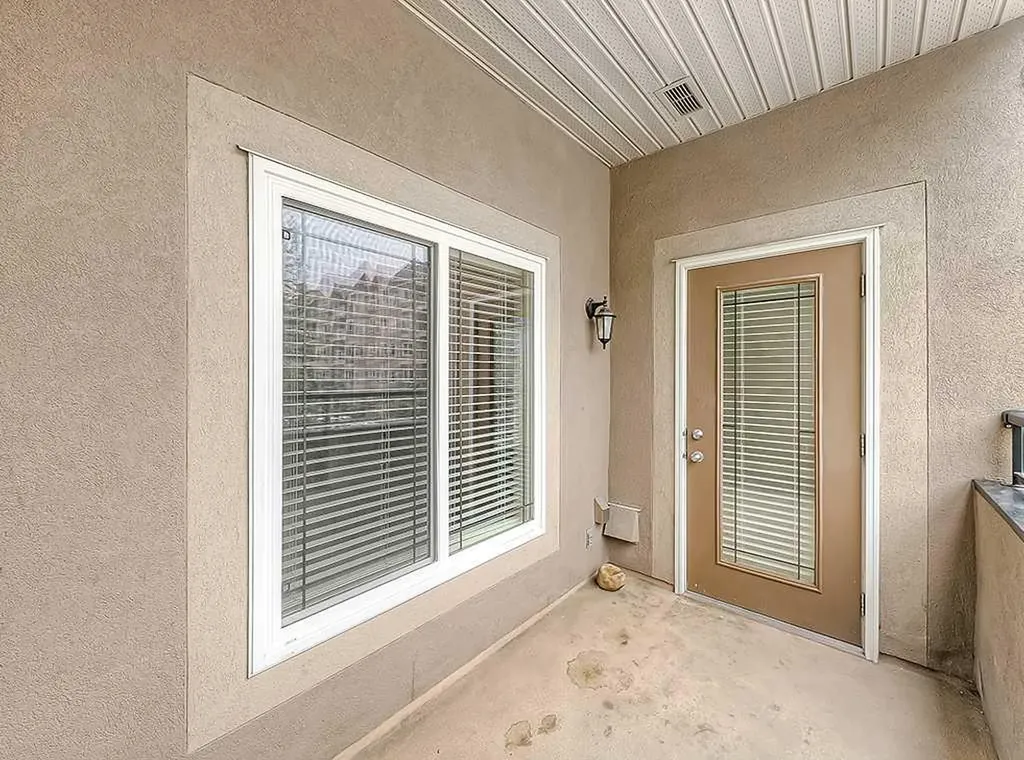 20 Discovery Ridge Close SW Calgary AB T3H 5X4
