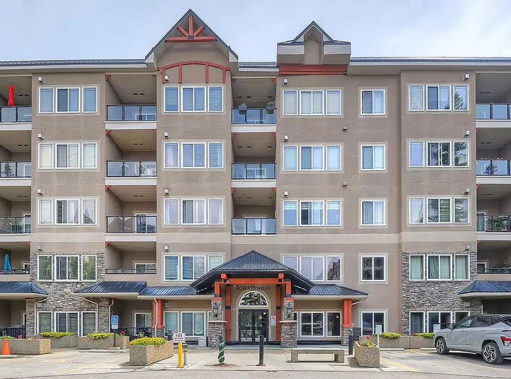 20 Discovery Ridge Close SW Calgary AB T3H 5X4