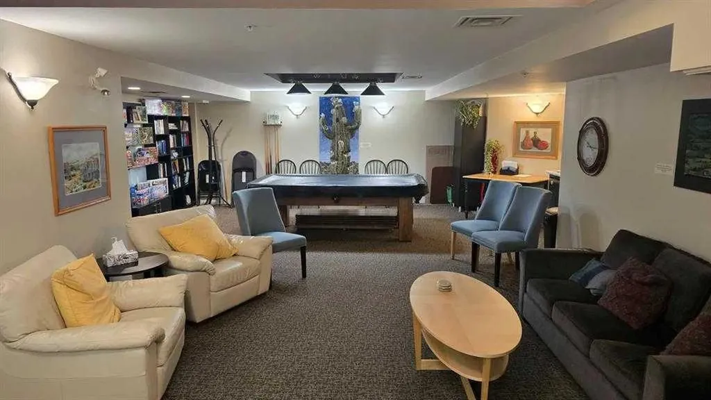 20 Discovery Ridge Close SW Calgary AB T3H 5X4