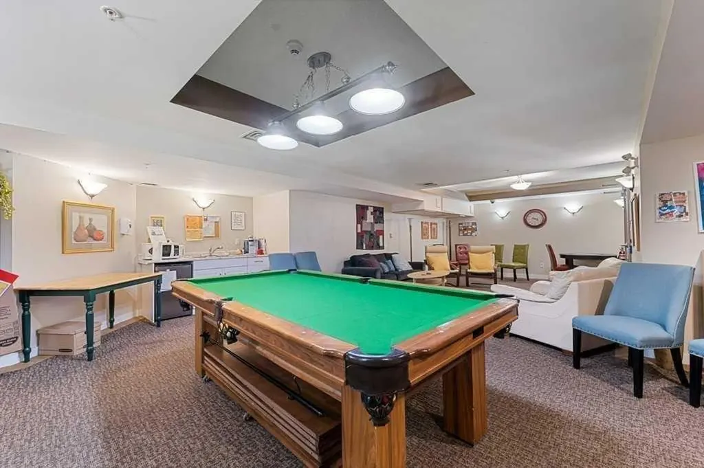 20 Discovery Ridge Close SW Calgary AB T3H 5X4