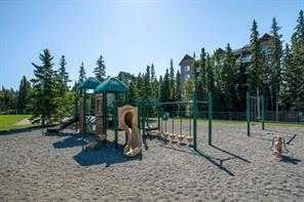 20 Discovery Ridge Close SW Calgary AB T3H 5X4