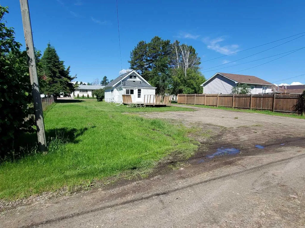 531 65 Street Edson AB T7E 1M2