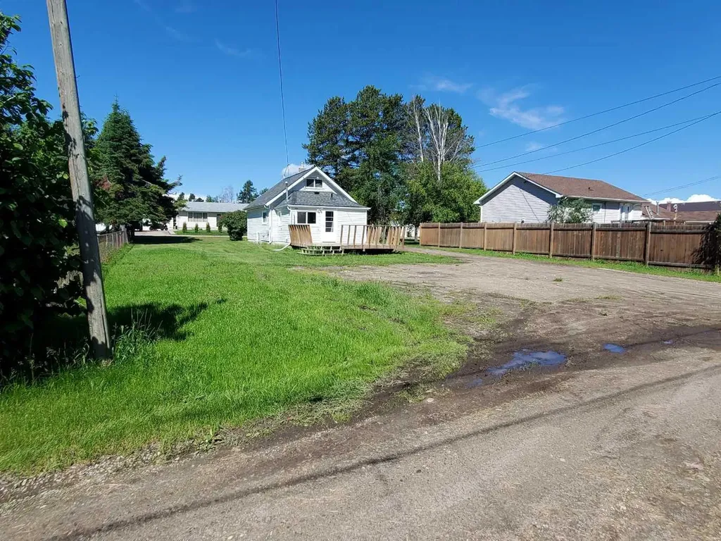 531 65 Street Edson AB T7E 1M2