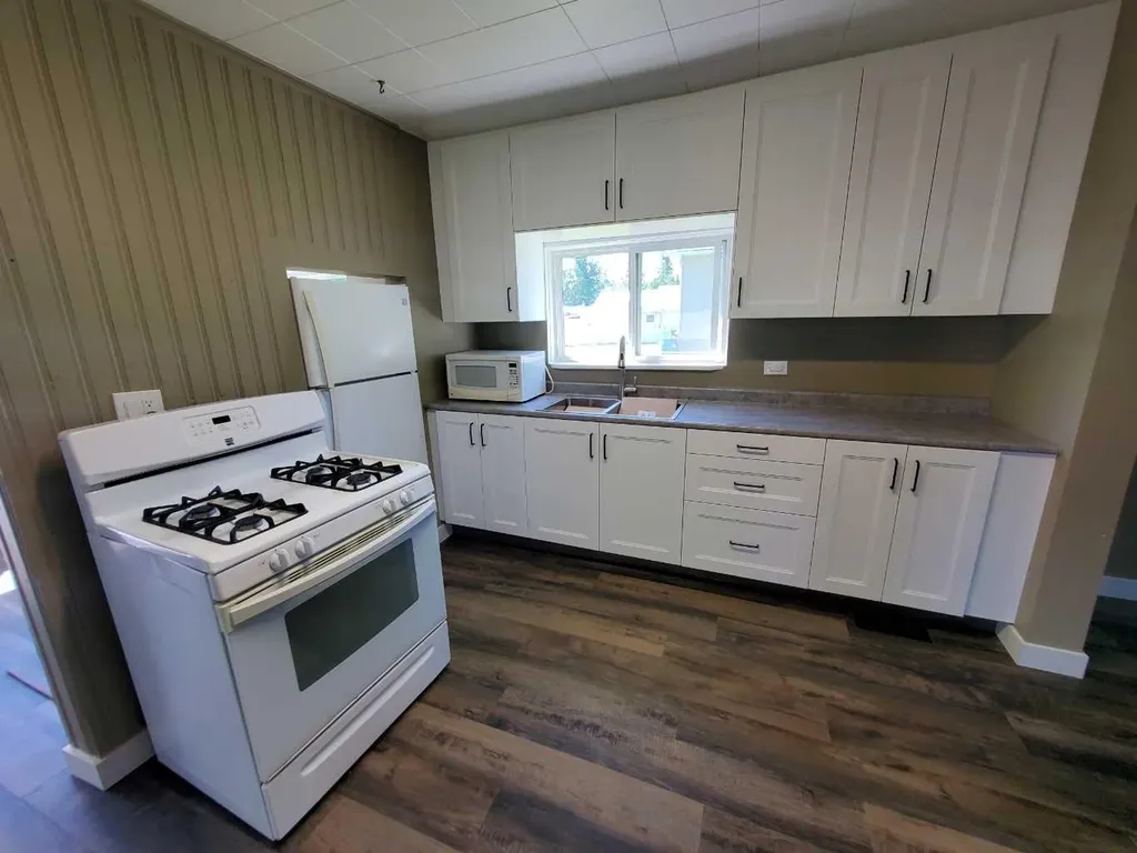 531 65 Street Edson AB T7E 1M2