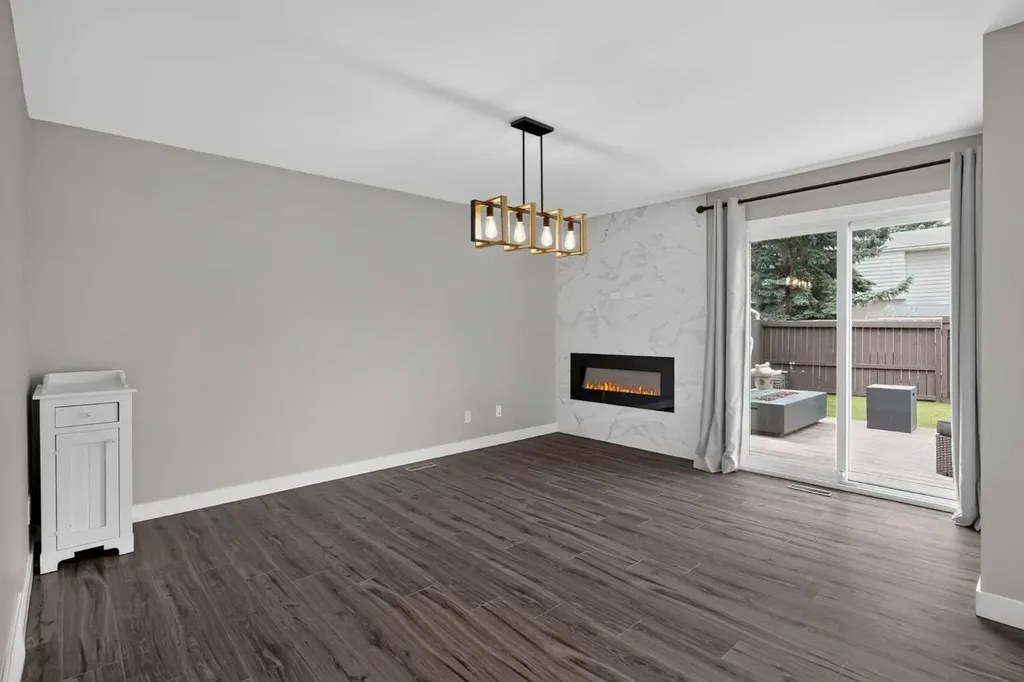 132 Woodglen Way SW Calgary AB T2W 4T3