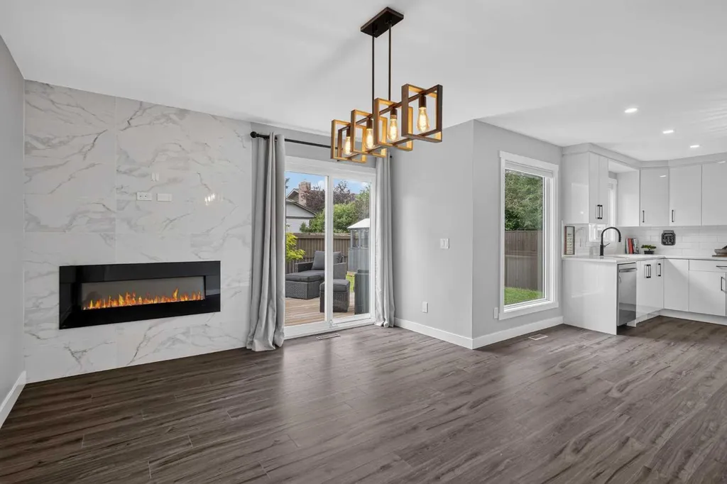 132 Woodglen Way SW Calgary AB T2W 4T3