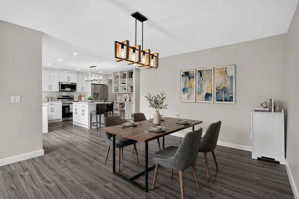 132 Woodglen Way SW Calgary AB T2W 4T3