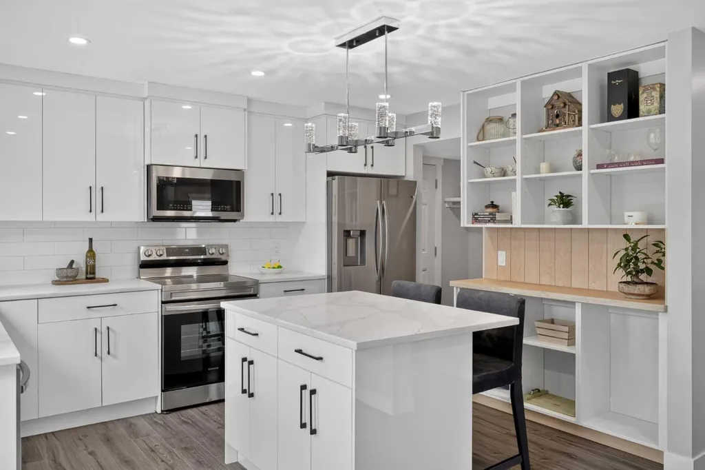 132 Woodglen Way SW Calgary AB T2W 4T3