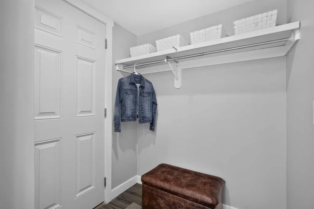 132 Woodglen Way SW Calgary AB T2W 4T3