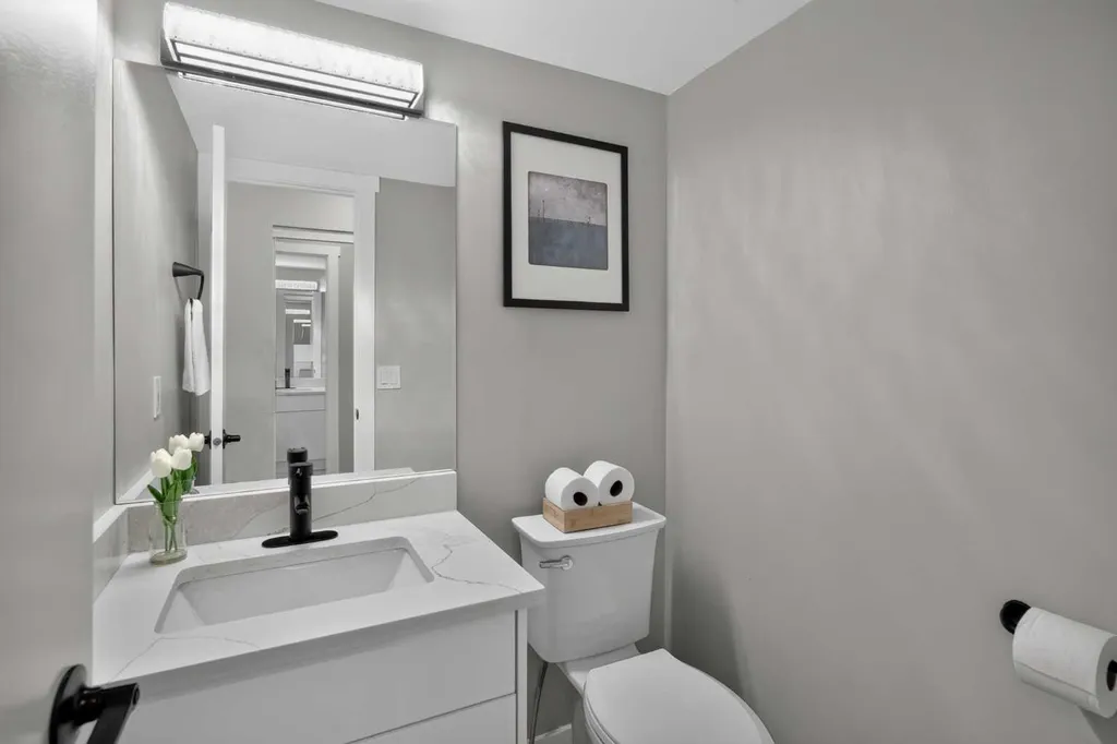 132 Woodglen Way SW Calgary AB T2W 4T3