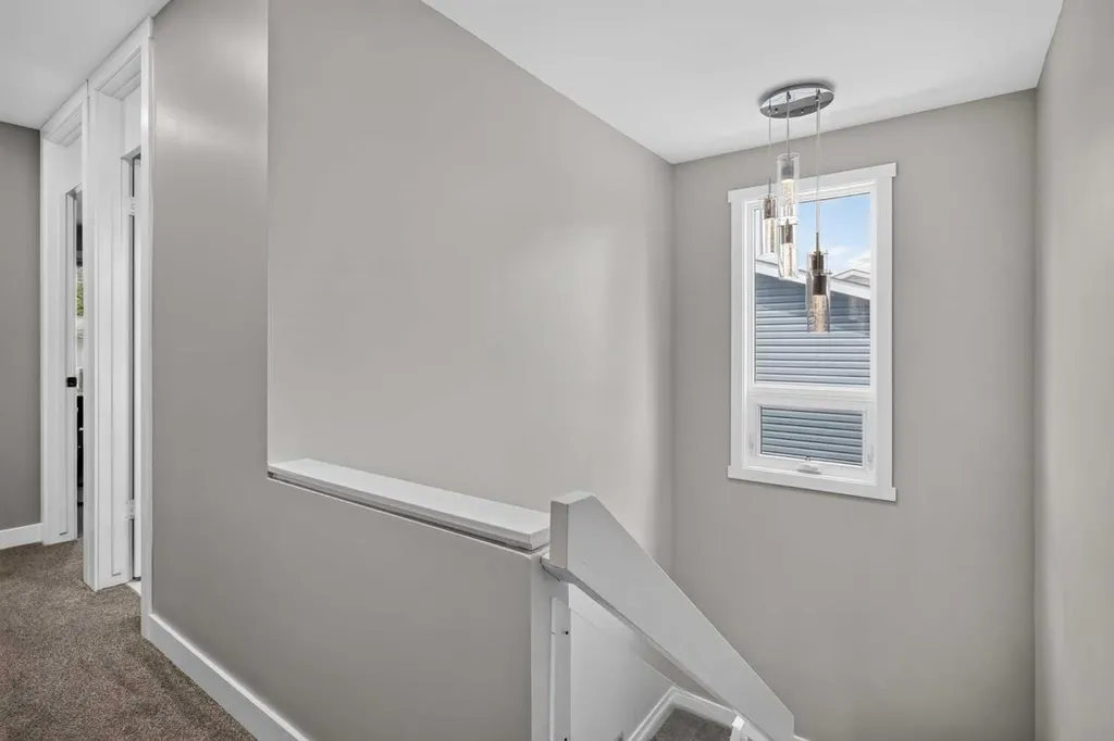 132 Woodglen Way SW Calgary AB T2W 4T3