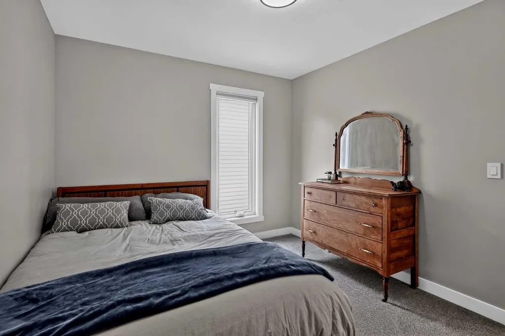 132 Woodglen Way SW Calgary AB T2W 4T3