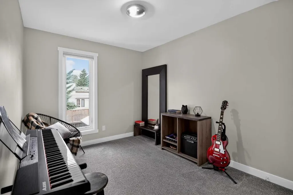 132 Woodglen Way SW Calgary AB T2W 4T3
