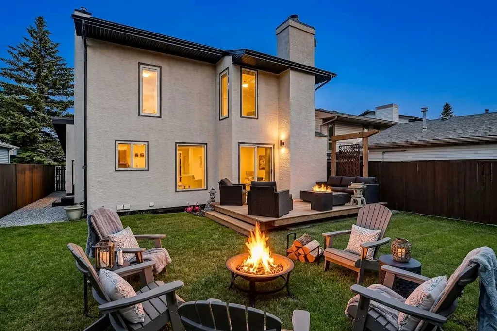 132 Woodglen Way SW Calgary AB T2W 4T3