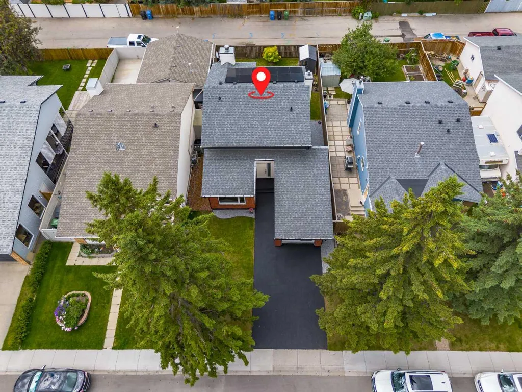 132 Woodglen Way SW Calgary AB T2W 4T3