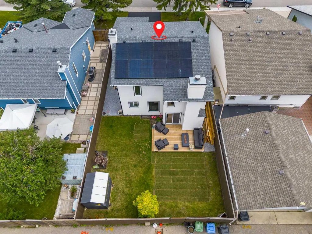 132 Woodglen Way SW Calgary AB T2W 4T3