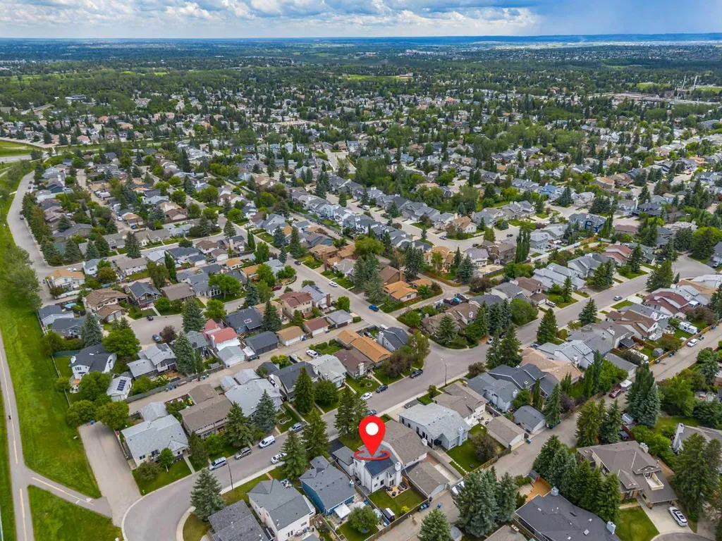 132 Woodglen Way SW Calgary AB T2W 4T3