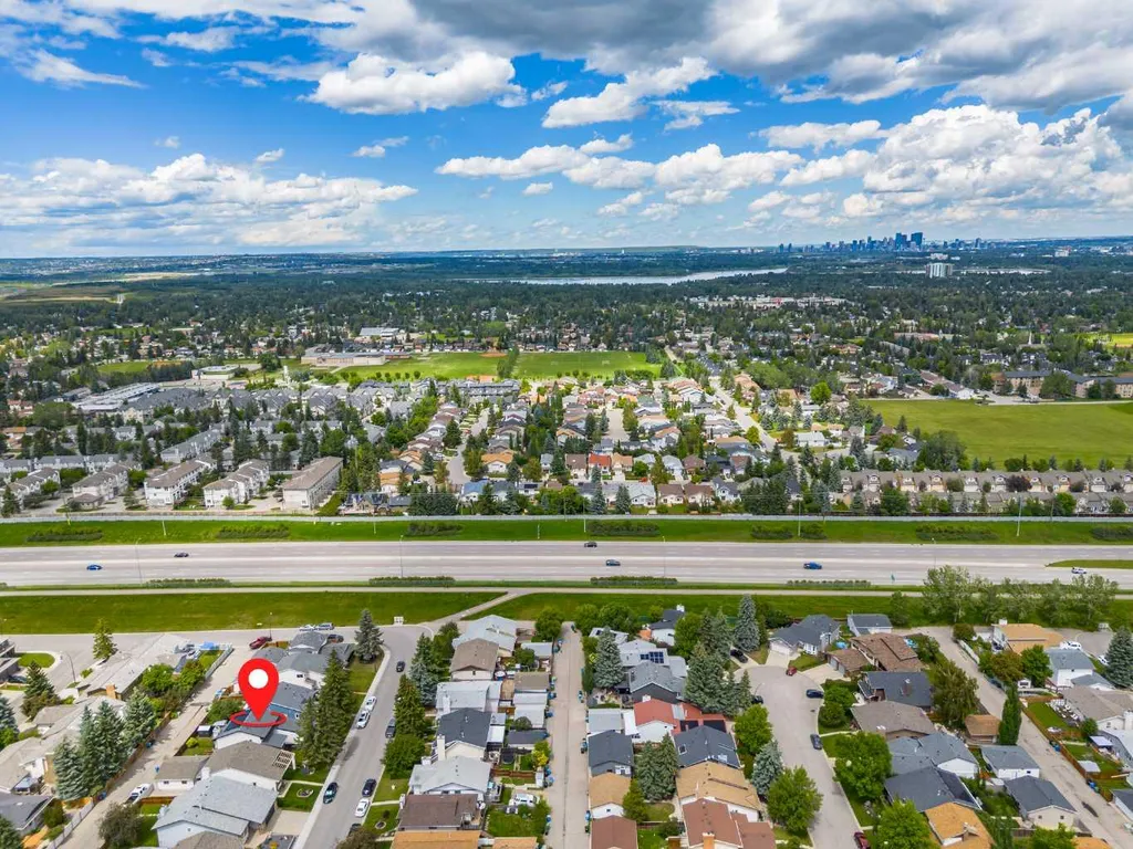 132 Woodglen Way SW Calgary AB T2W 4T3