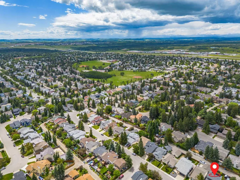 132 Woodglen Way SW Calgary AB T2W 4T3